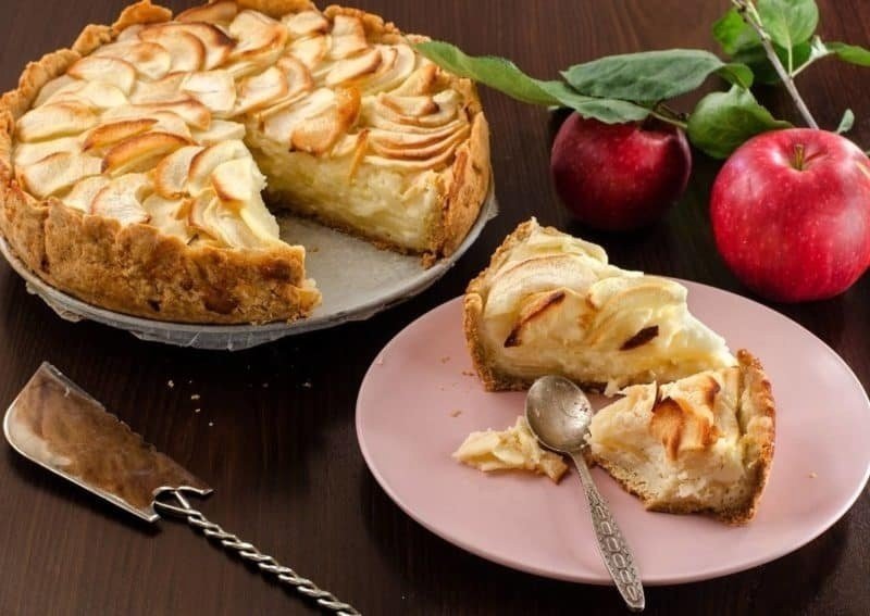 Яблочный пирог со сметанным кремом. 